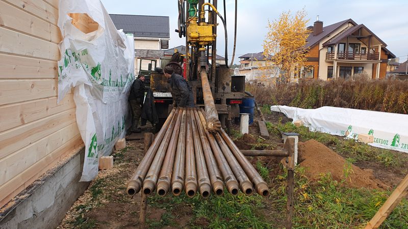 Буровые штанги перед спуском в скважину
